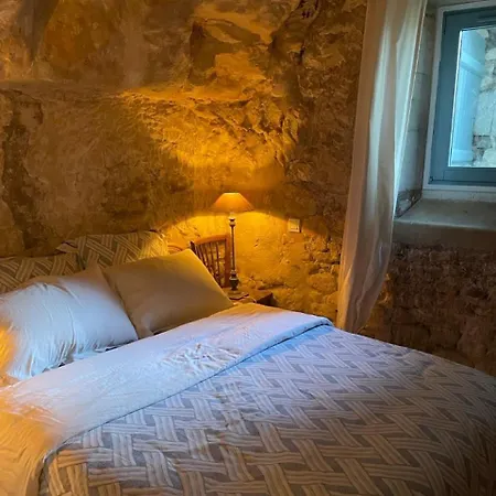 Holiday home Experience Troglodyte De Charme & D'art De Vivre Le Puy-Notre-Dame