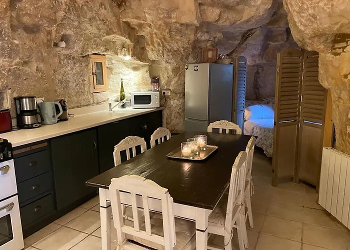Holiday home Experience Troglodyte De Charme & D'art De Vivre Le Puy-Notre-Dame